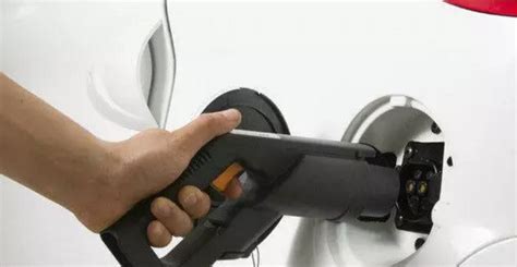 電瓶車(chē)正確充電方法,電瓶車(chē)正確充電方法的圖片縮略圖