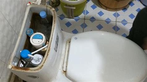 馬桶底座邊緣滲水縮略圖
