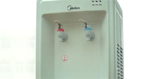 飲水機漏水怎么回事(飲水機漏水怎么回事及如何解決)縮略圖
