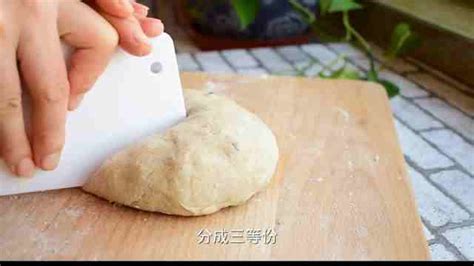 面包機(jī)做面包怎么做才松軟好吃,面包怎么做松軟好吃家庭版縮略圖