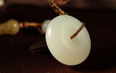 和田玉鑒別最簡(jiǎn)單方法,和田玉鑒別最簡(jiǎn)單方法價(jià)格表縮略圖