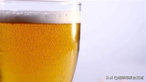 黑啤和白啤的區(qū)別(黑啤和白啤的區(qū)別是什么)縮略圖