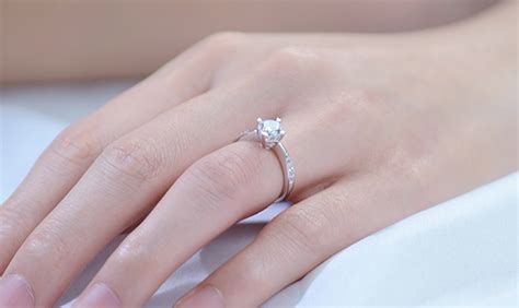 白水晶戴左手還是右手(白水晶應該戴哪個手)縮略圖