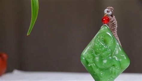 和田玉和翡翠哪個(gè)更貴更有價(jià)值,手鐲和田玉和翡翠哪個(gè)更貴更有價(jià)值縮略圖