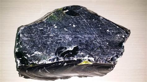 金曜石和黑曜石哪個好(金曜石和黑曜石哪個好防輻射好一點)縮略圖