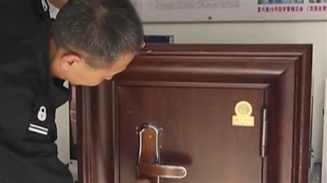 門把手掉了門打不開怎么辦,門把手及鎖芯拆了門打不開怎么辦縮略圖