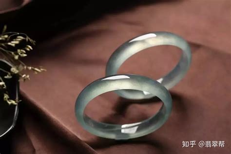 翡翠手鐲價格表(翡翠手鐲價格表圖解)縮略圖
