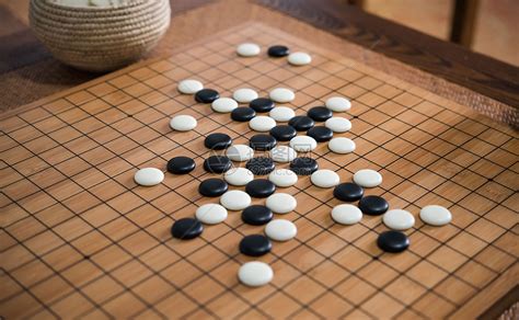 圍棋棋盤(pán)中間的點(diǎn)叫什么,圍棋棋盤(pán)中間的點(diǎn)叫什么名字縮略圖