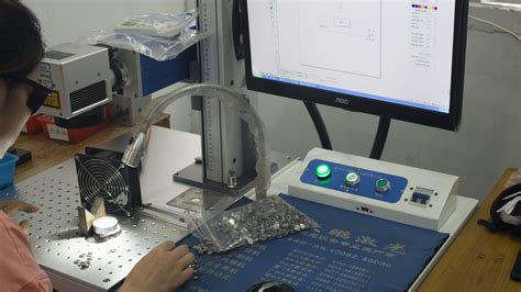 鑰匙扣激光刻字機多少錢一臺,激光刻字鑰匙扣機器多少錢縮略圖