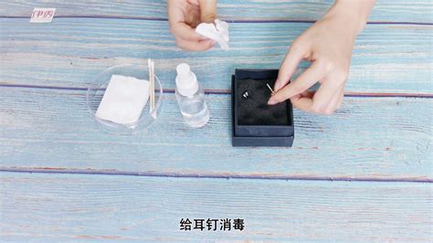 耳釘怎么取下來(lái),耳釘怎么取下來(lái)環(huán)形蝴蝶扣縮略圖