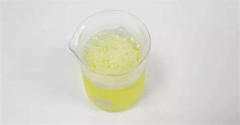 精華液發黃是怎么回事(精是黃的是怎么回事)縮略圖