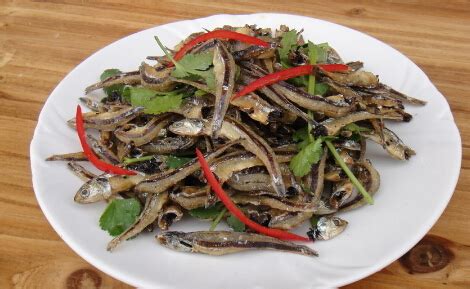 丁香魚和小銀魚干哪個營養高,丁香魚與小銀魚哪個更有營養縮略圖