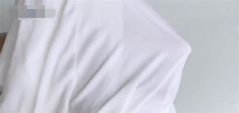 漂白劑把白衣服漂紅了怎么辦(白衣服發(fā)黃洗白簡(jiǎn)單有效方法)縮略圖
