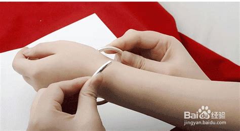 鐲子戴上去摘不下來(lái)怎么辦,摘手鐲最有效的方法縮略圖