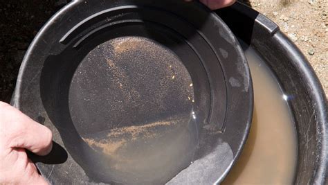 燒水壺里的水垢怎么清除掉,燒水壺里的水垢怎么去除縮略圖