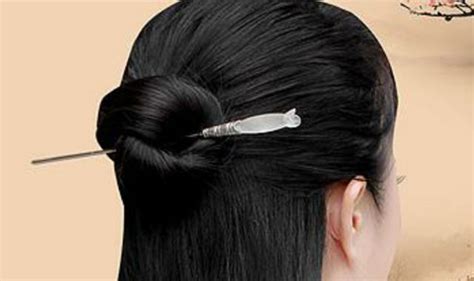 簪子盤發(簪子盤發教程慢動作圖解)縮略圖