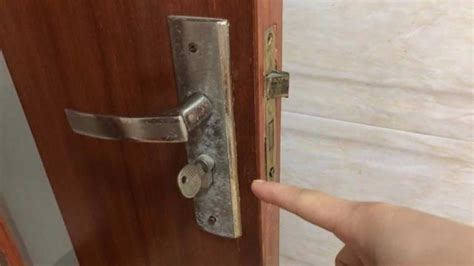 臥室門鎖打不開怎么辦簡單快速的方法,臥室門鎖打不開怎么辦簡單快速的方法視頻縮略圖