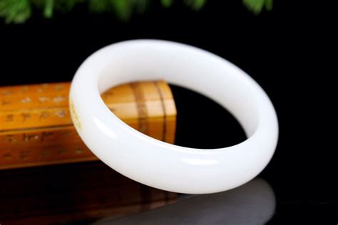 漢白玉手鐲的價(jià)錢(qián)(漢白玉手鐲的價(jià)錢(qián)表)縮略圖