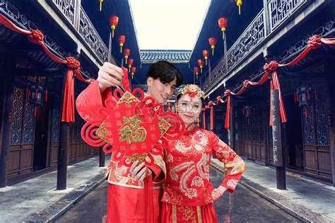 中式婚紗圖片(中式婚紗圖片大全 鳳冠霞帔)縮略圖