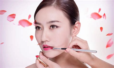 腮紅怎么用 初學(xué)者學(xué)化妝教程,腮紅怎么用 初學(xué)者學(xué)化妝教程視頻縮略圖