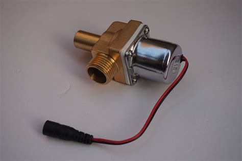 小便斗感應器電磁閥維修(小便池感應器不出水怎么維修)縮略圖