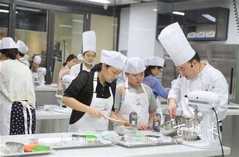 糕點師在哪里學比較好(糕點師在哪里學比較好一點)縮略圖